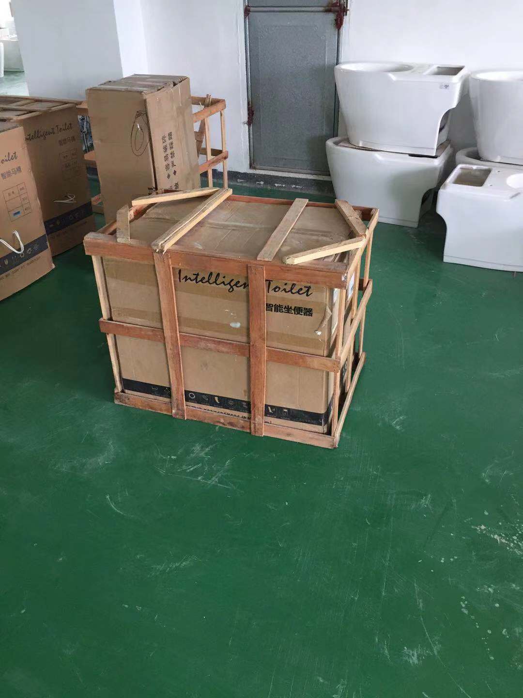 Intelligent Electric Ceramic Smart Toilet Remote Control 185mm Pit