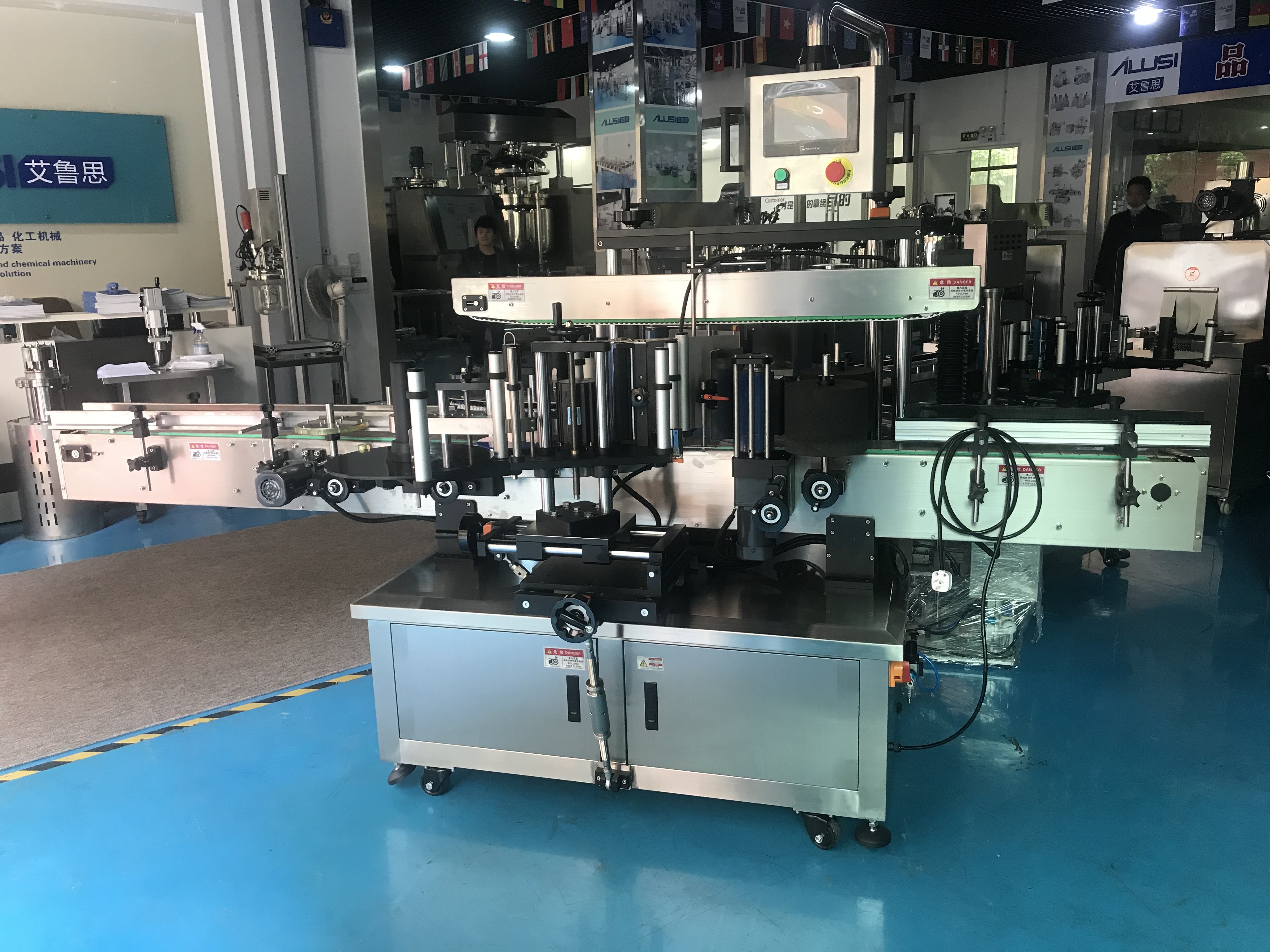 Double Side Bottle Sticker Labeling Machine CE PLC touch screen control system