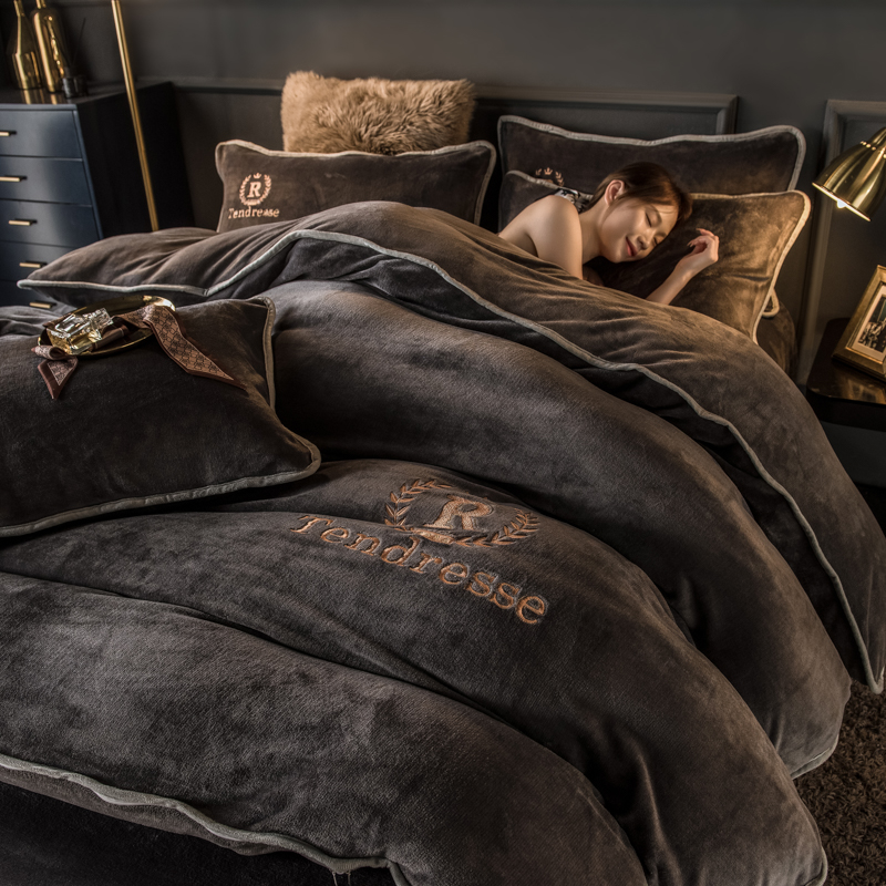 Four Piece Bedding Set With Embroidery And Milk Plush Binding