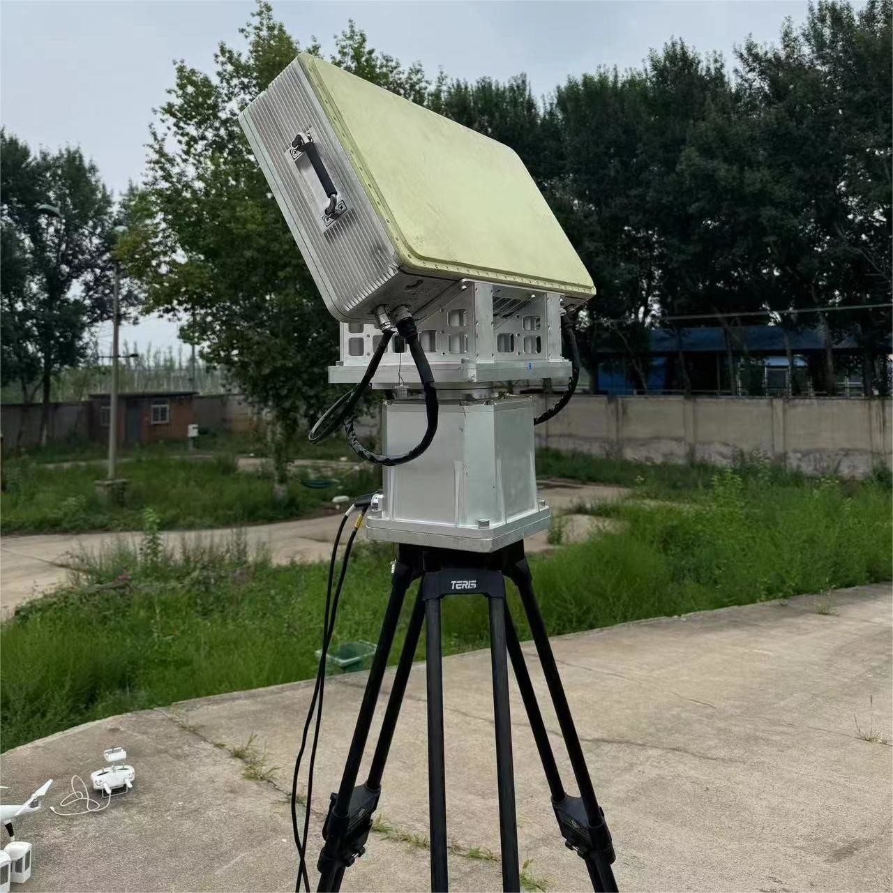 UAV Surveillance Low Altitude Radar With Embedded Intelligent Control System