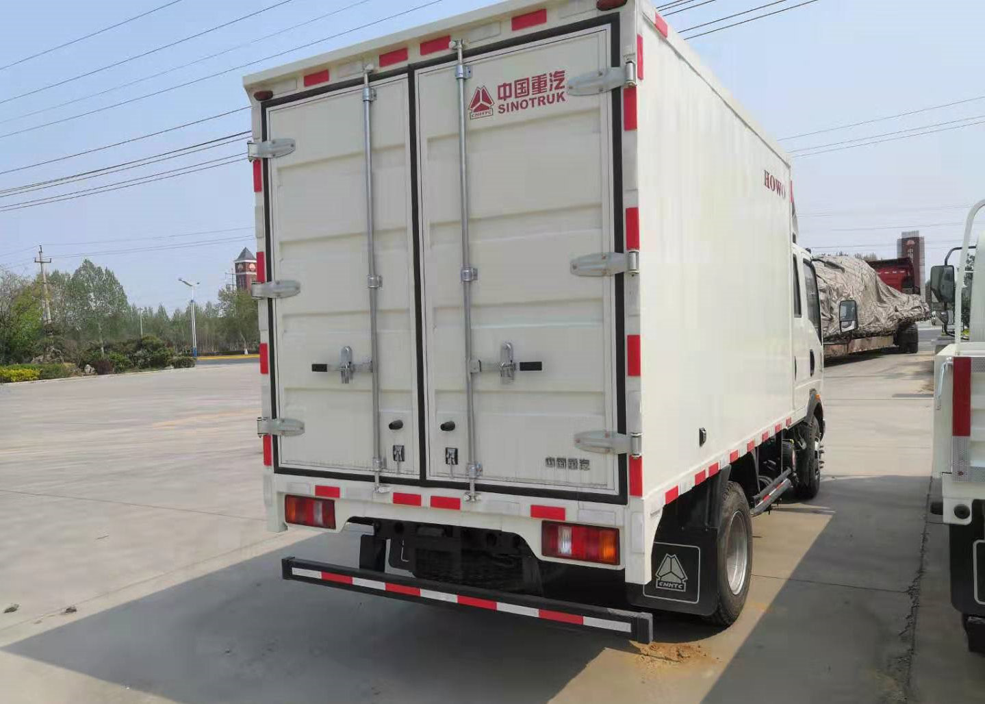 Diesel Cargo Light Duty Commercial Trucks , Light Duty Box Trucks 20 Cbm