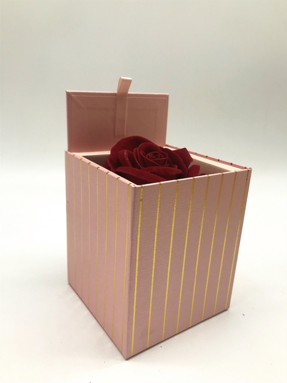 Varnishing Ready To Ship Black White Pink Red Stripe Square Small Rose Cardboard Paper Packaging Single Flower Rosen Box
