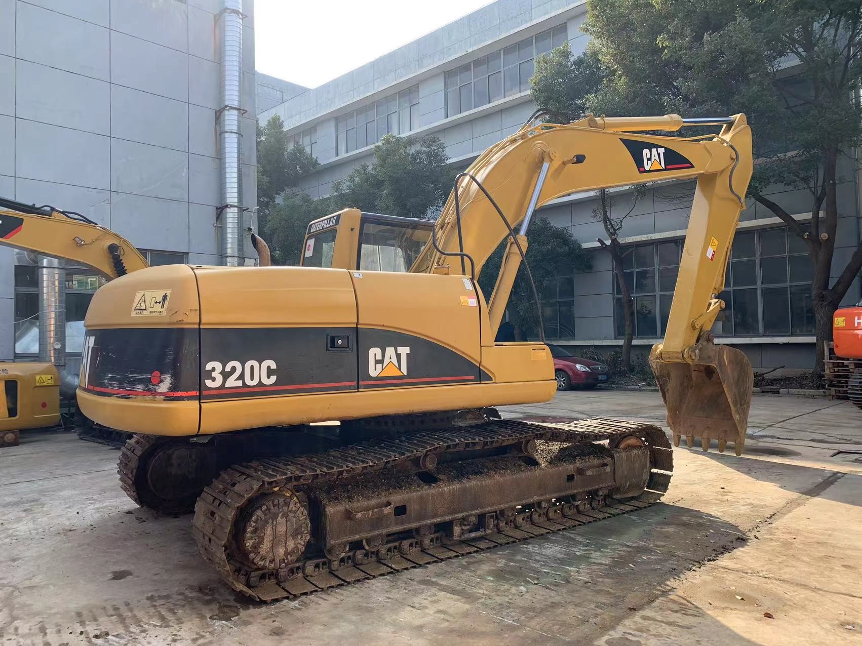 High Efficiency Used CAT Excavators 320C With 2.4m3 Bucket Capacity And 600mm Track Width