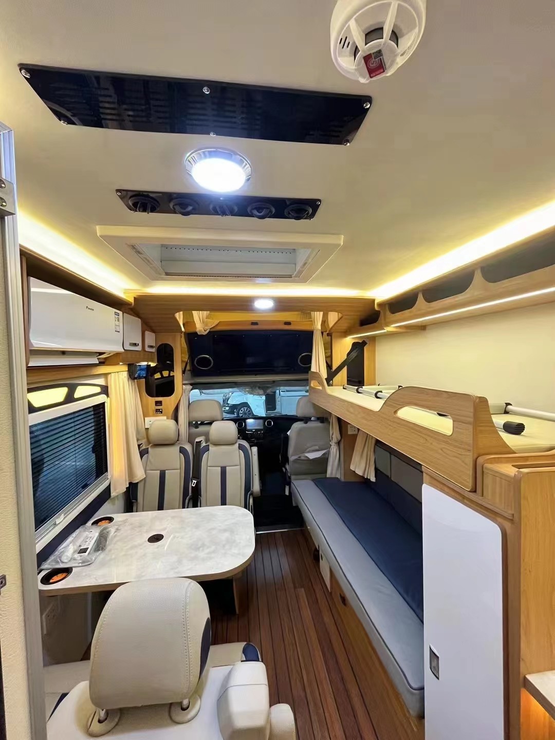 Travel Trailer RV Caravan Van for 4-6 People Max Payload 1500kg