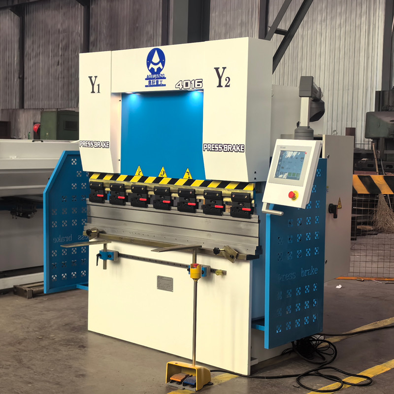 Hydraulic Press Brakes 1600mm Worktable Servo Press Brake CNC Controller Smooth Metal