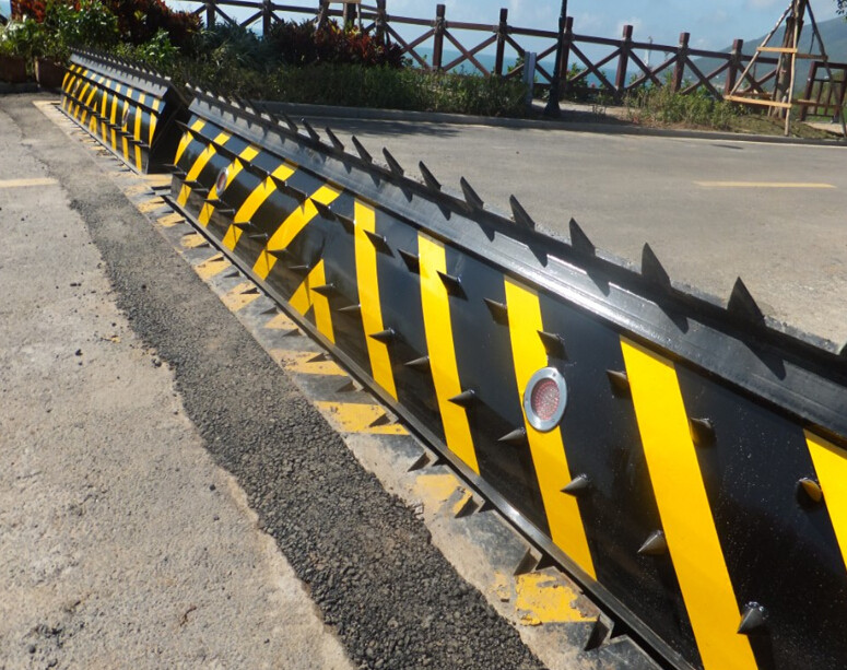 Full automatic anti-riot heavy duty security hydraulic road spikes blockers with remote controllers