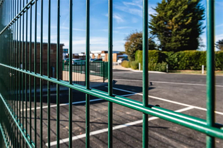 Bilateral Double Wire Welded Fence Galvanized Double Layer Wire Mesh