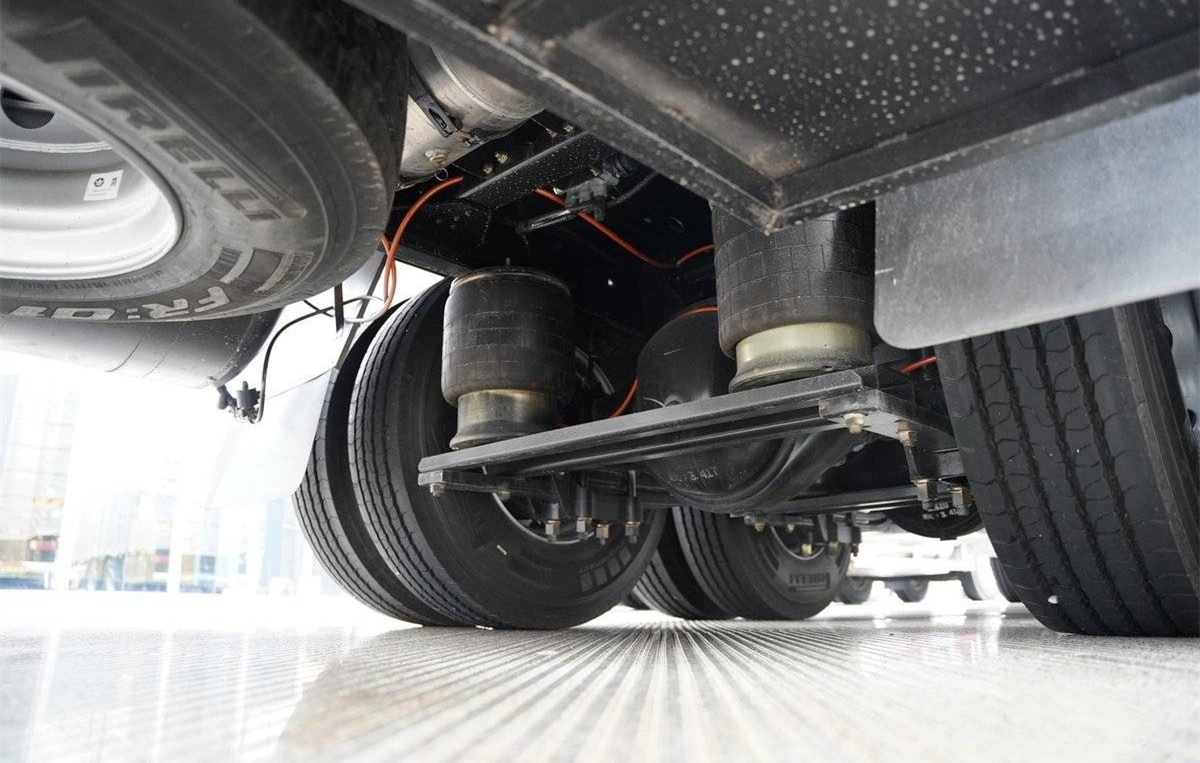 1.2-meter Ultra-wide Bed, NG Power With airbag Axle, FAW6 Four-axle Cargo Light Truck Cargo Truck EU Standard 2 to 6