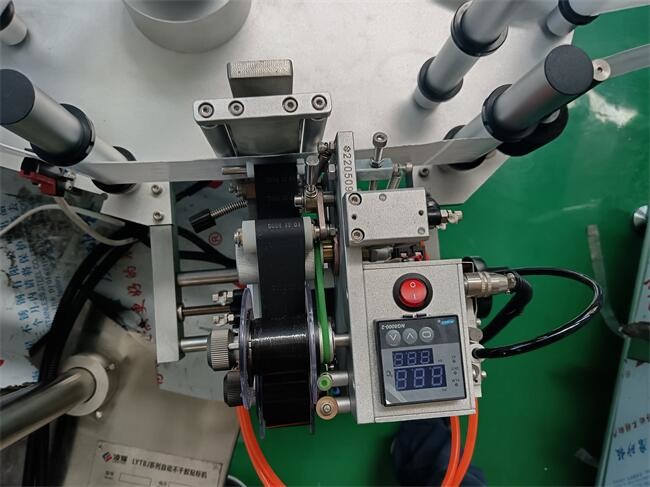 High Speed Pharma Labeling Machine For Small Round Bottles, Precise Labeling with Double Inspection Station