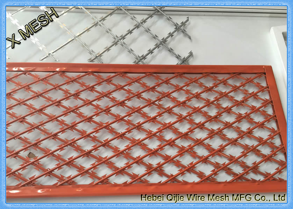 Welded razor wire mesh panels