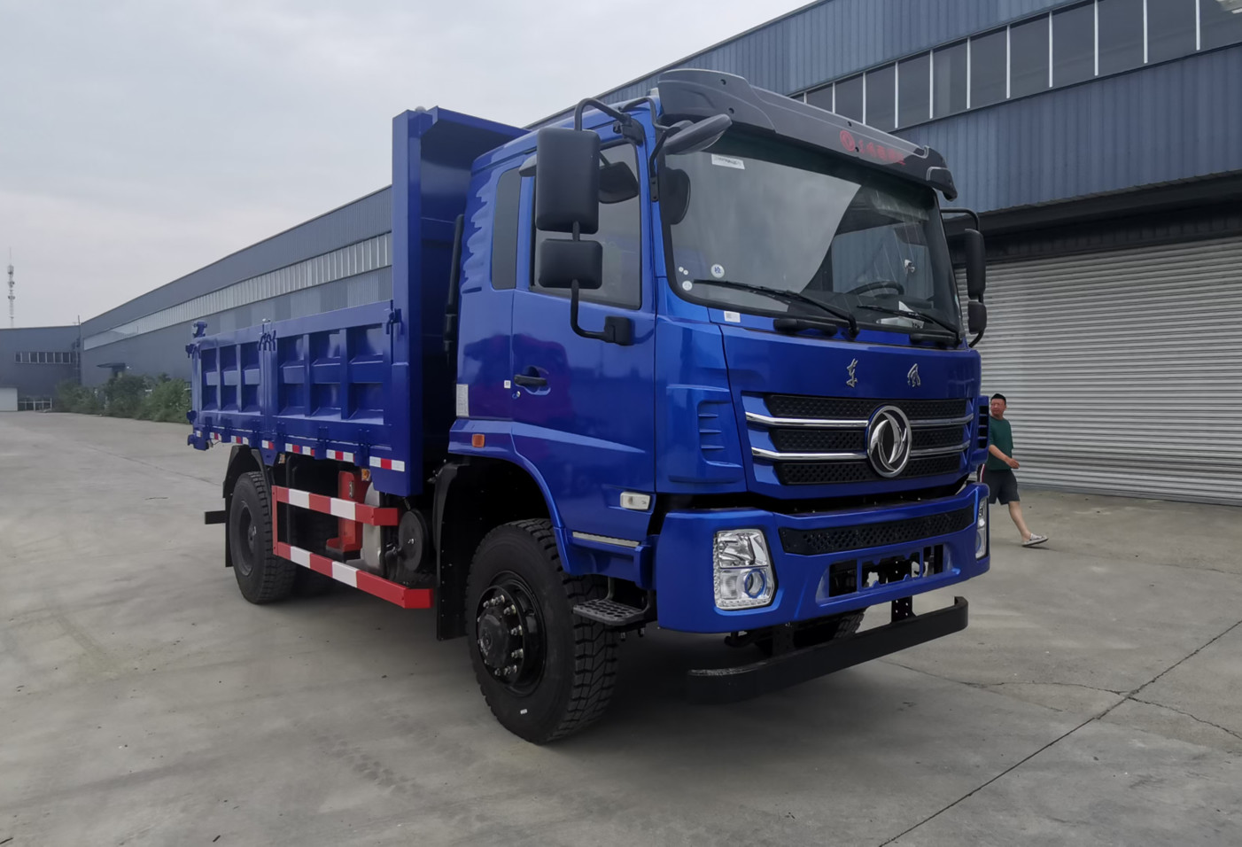 Dongfeng Four Wheel Drive Off Road Cargo Dump Truck Diesel 4×4 Manual Transmission
