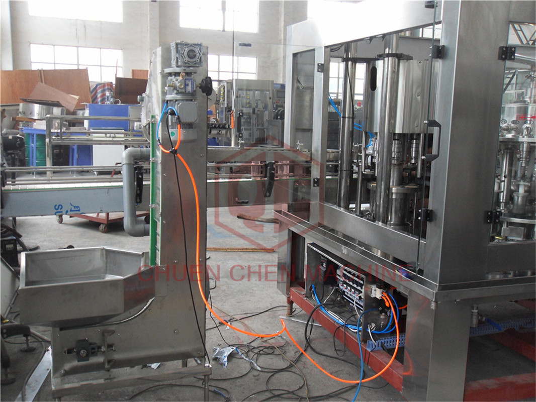 2000BPH Small Capacity Hot Juice Filling Machine / Energy Drink 3 In 1 Bottle Filling Machine