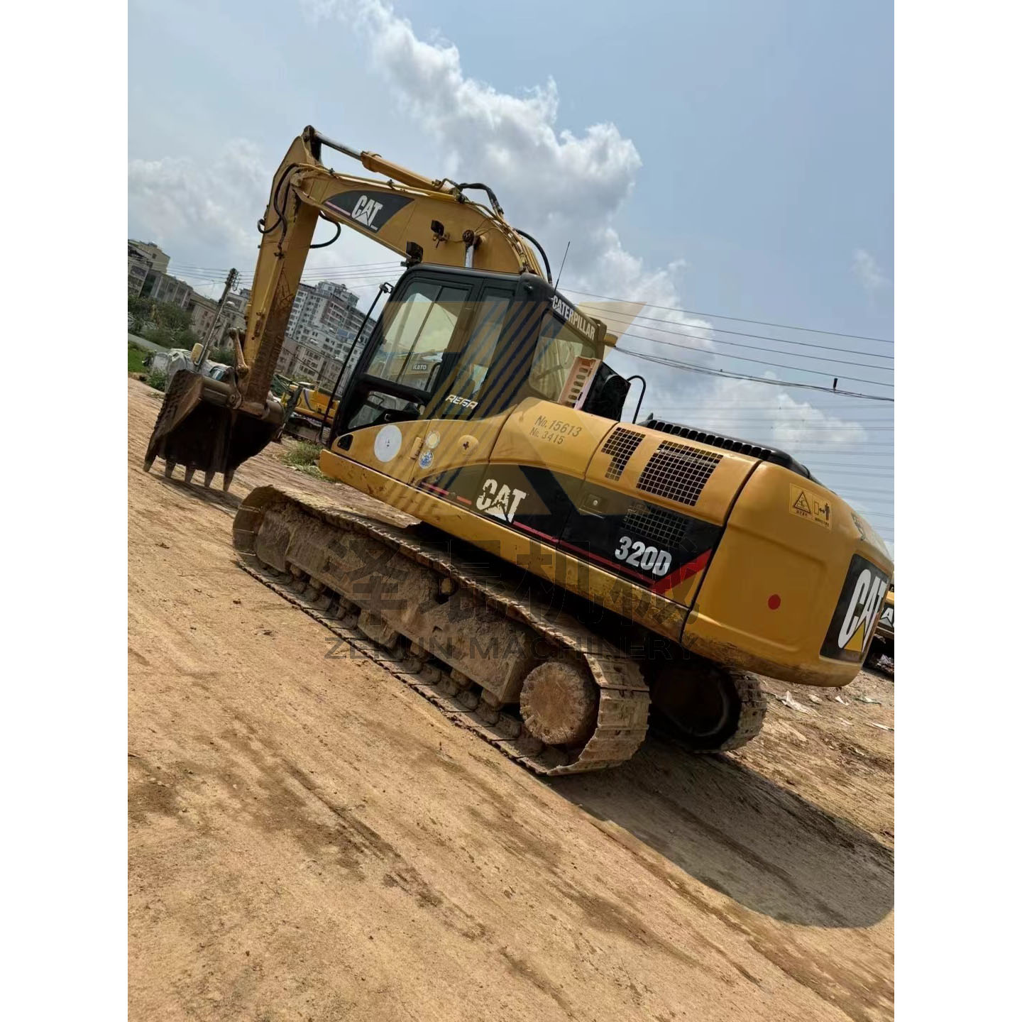 20 Ton Second-hand Shantui Kato Excavator 320D with 1M³ Bucket Capacity in Shanghai