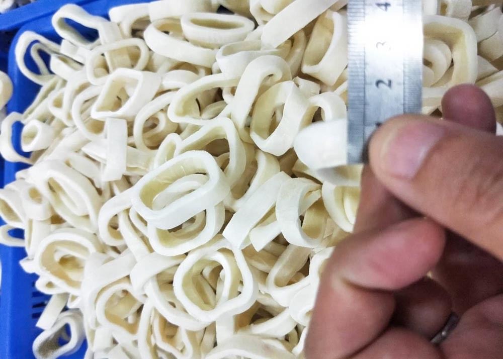 forzen squid rings EU standard no additives chemical off white color Todarodes pacicicus Diameter 3-7cm