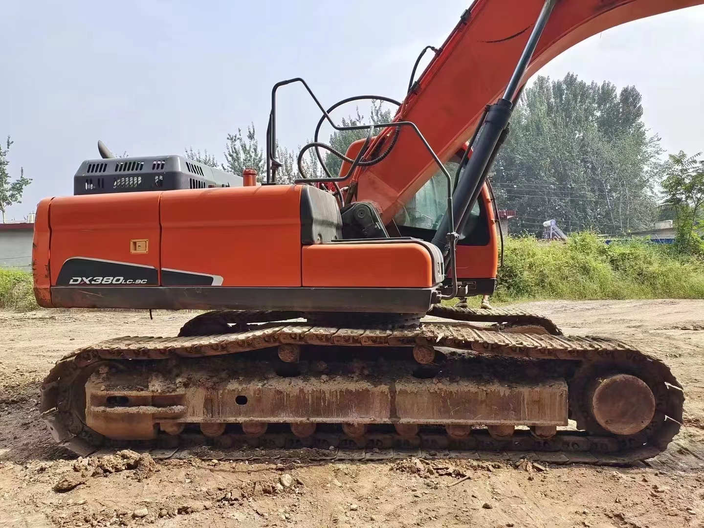 38 Ton Used Doosan 380 Excavator with 1.95m3 Bucket Capacity in Excellent Condition