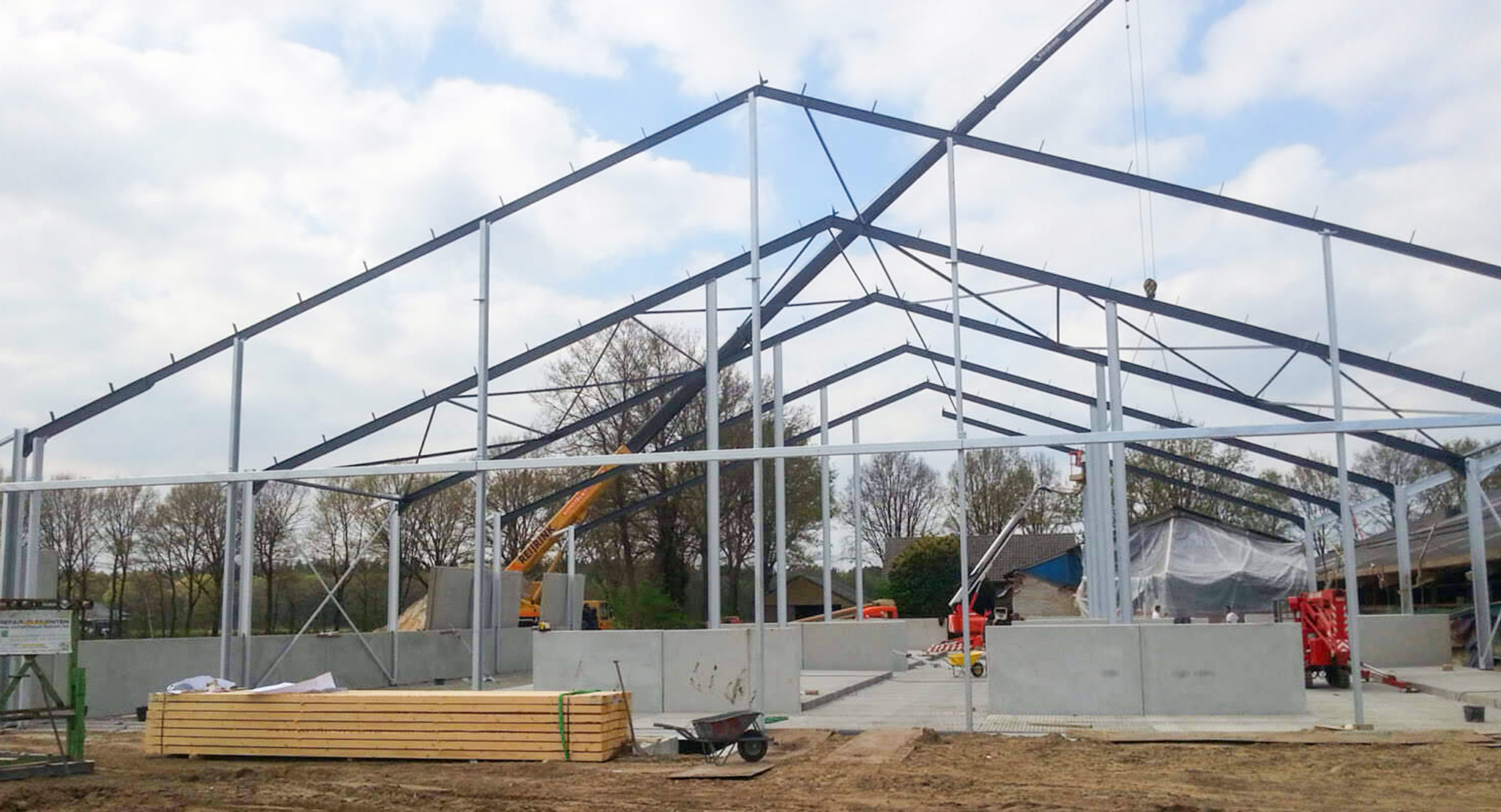 ISO9001 2008/CE/BV Certified Prefabricated Steel Beams H Beams Livestock Shed for Cow