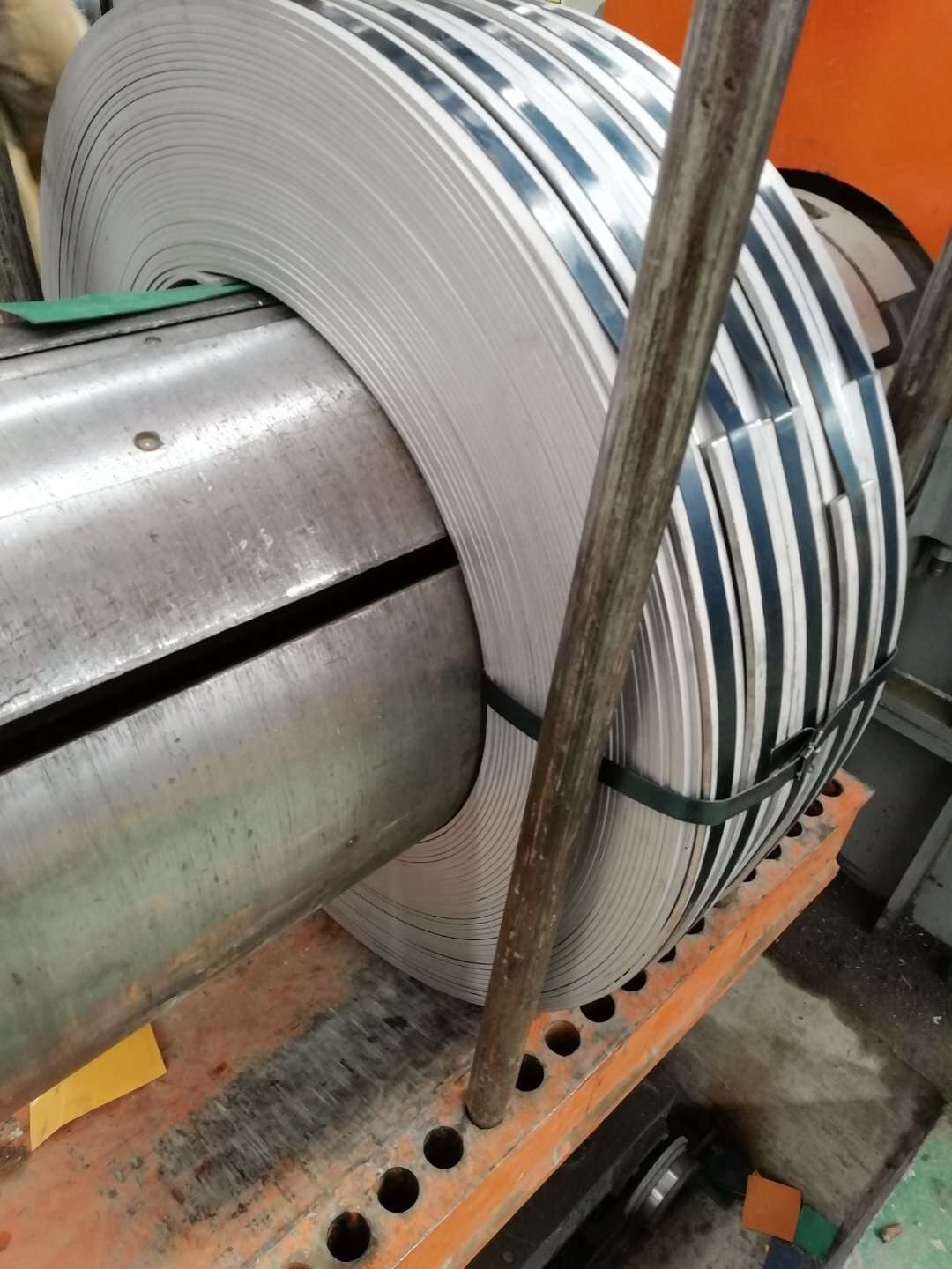 JIS SUS304 EN 1.4301 Hot Rolled Stainless Steel Slit Strip In Coil
