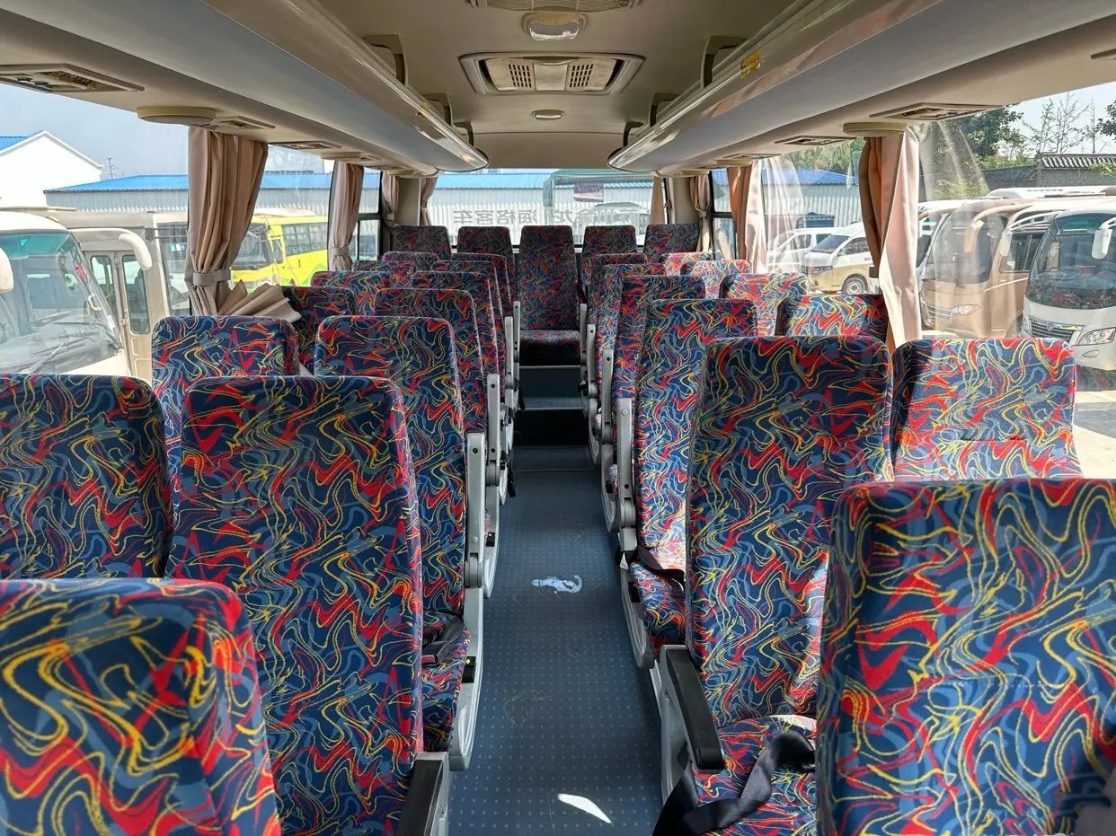 Used Transit Bus Yuchai Engine Airbag Suspension 33 Seats Manual Transmission 2nd Hand Higer KLQ6796 With A/C