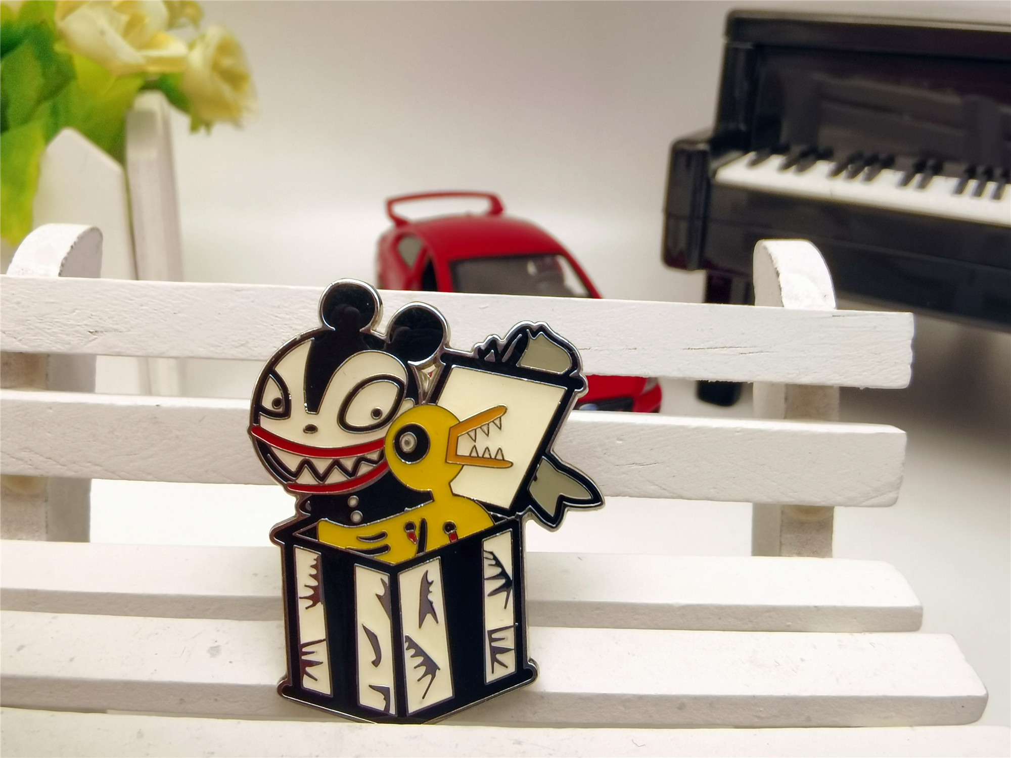 Small Zinc Alloy Costume Brooches And Pins Disney Mickey Themed