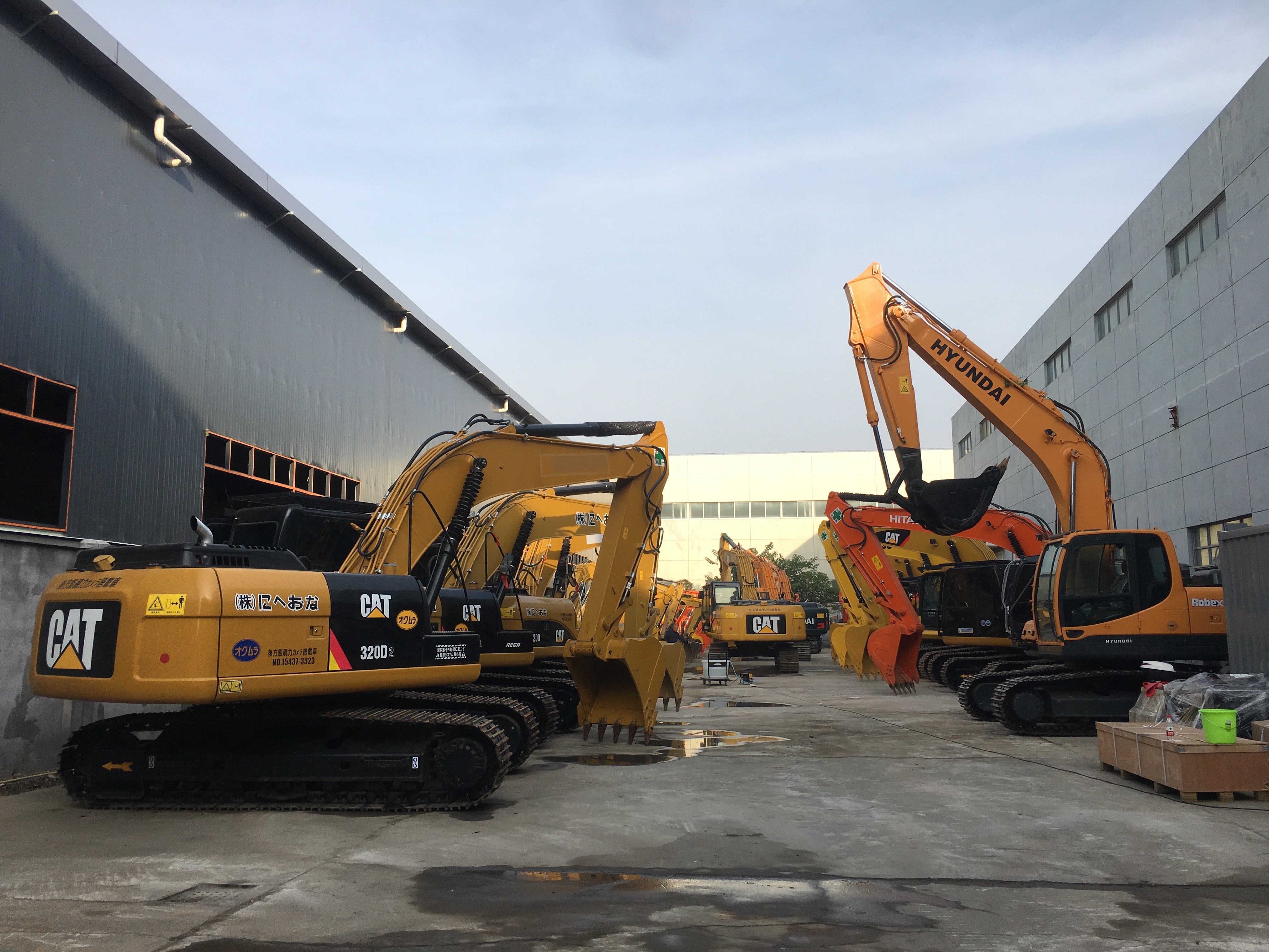 Original Hitachi Paint Used Excavator With Bucket Capacity 0.25m3 To 1.0m3