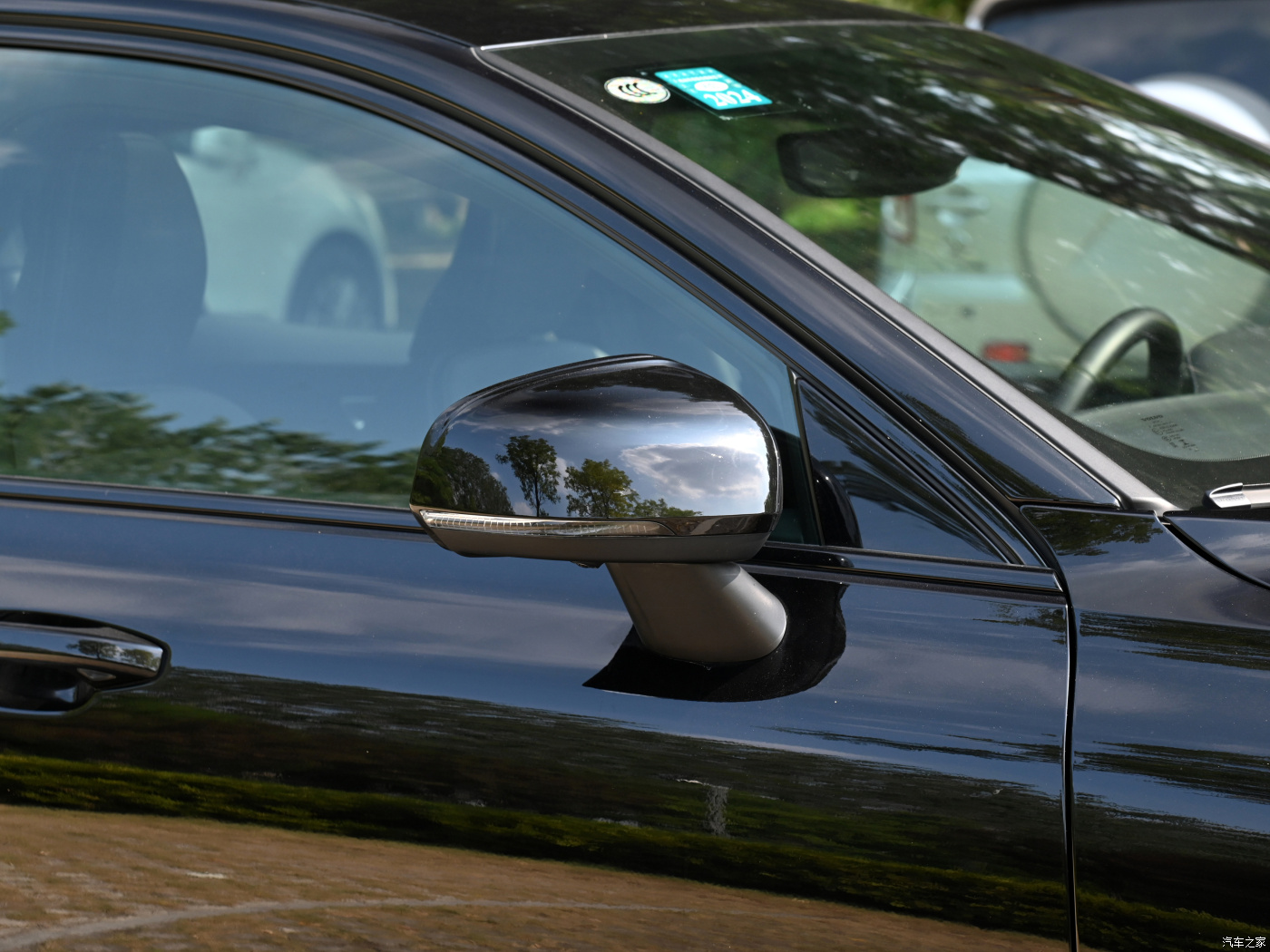 Experience the Best of Both Worlds with the 2023 Volvo S60 High Speed Long Range and Plug-in Hybrid