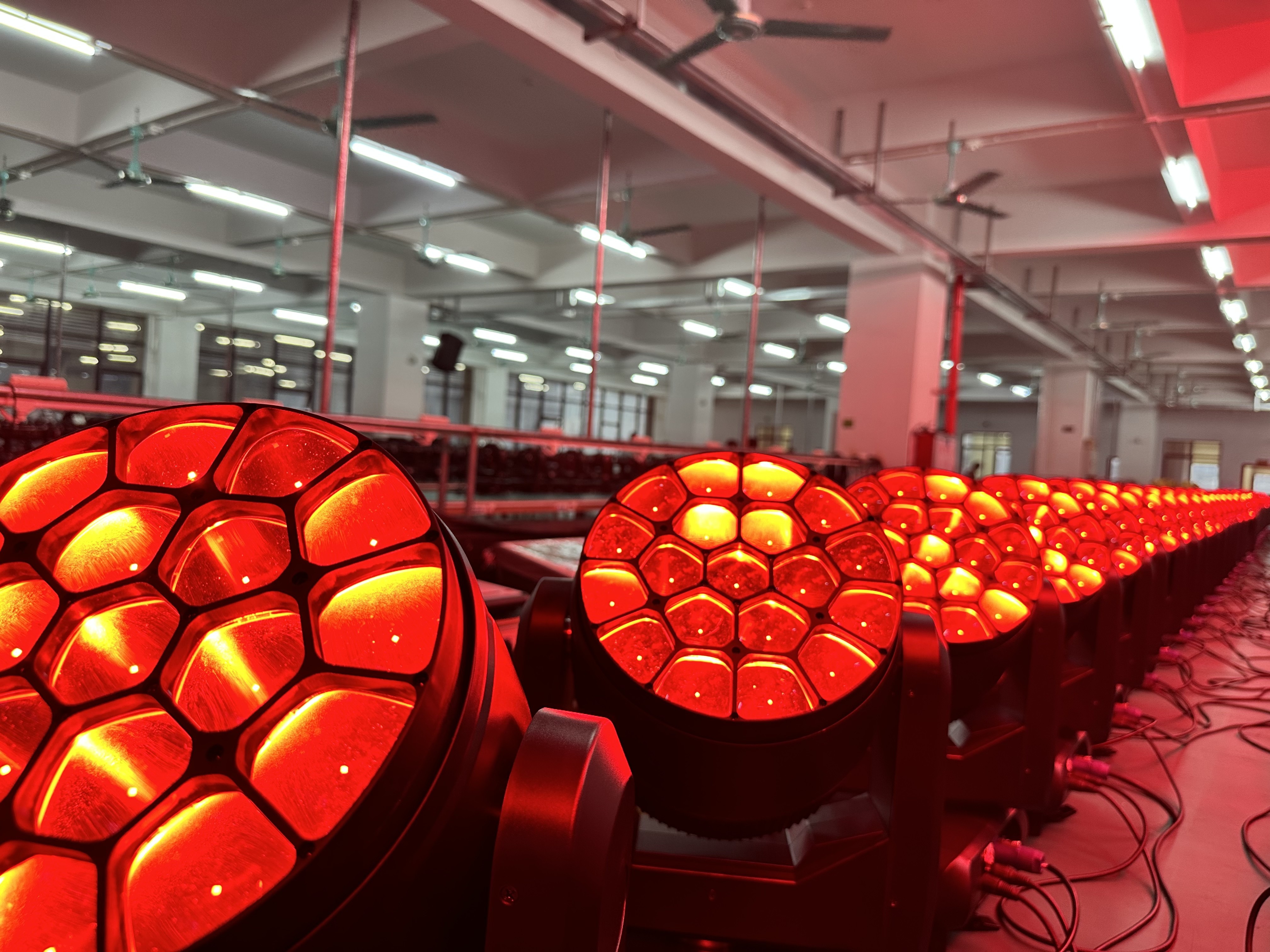 Led Wash Zoom Mini 19*40w Bee Eye K15 Rgbwa Moving Head Lights Stage Lights