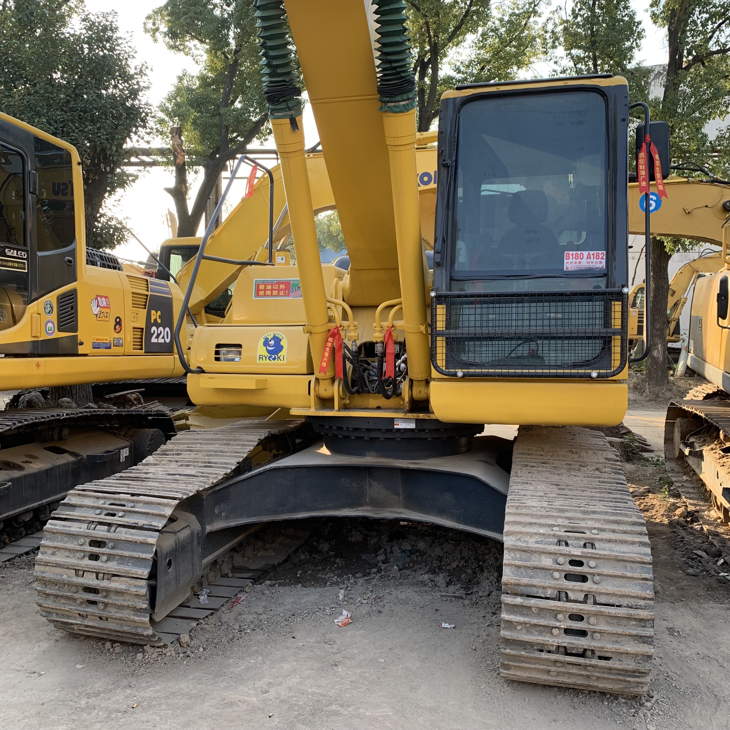 Used Komatsu Excavator Machine 20 Ton PC200 PC210 PC220 Japan Digger With Cummins Engine