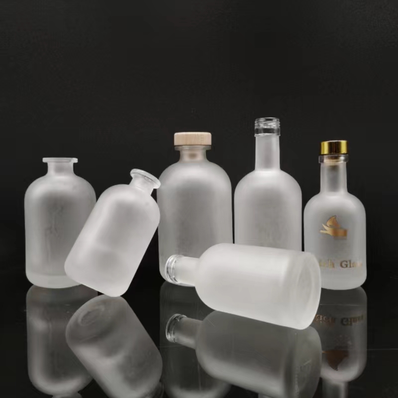 500ml 750ml Clear Matte Glass Cork Whiskey Bottles for Bar Hot Stamping B2B Customized