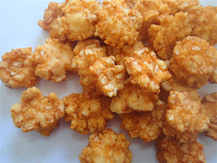 Cruncy Baked Rice Cracker Snacks Spicy BBQ Flavor Tapioca Starch