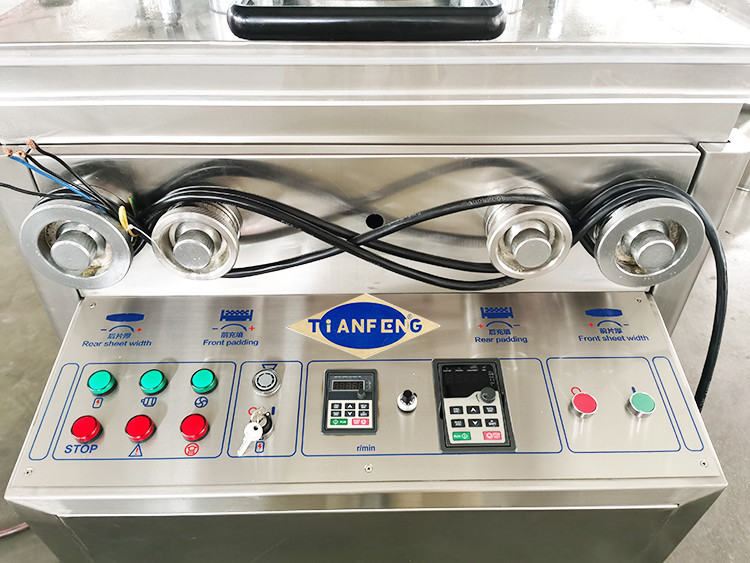 Pharmaceutical Industry Tablet Compression Machine with Rotational Diameter 445mm and Net Weight 3200kg