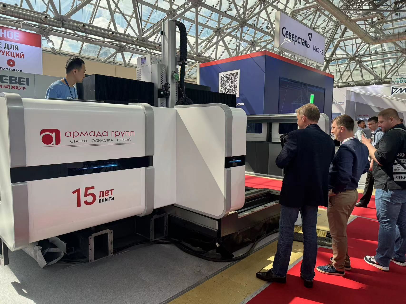 Experience fast and accurate cutting with Laser head Ec-Ophit fiber laser cutting machine at 0-30m/min