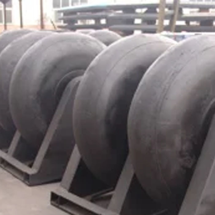 Durable Black Roller Fenders Boat Rubber Fenders For Port Terminals