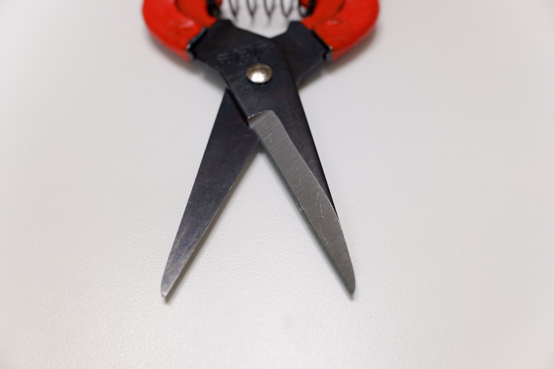 SINSEUNG SB203 Hardware Scissors SK5 High Carbon Steel Painted Handle
