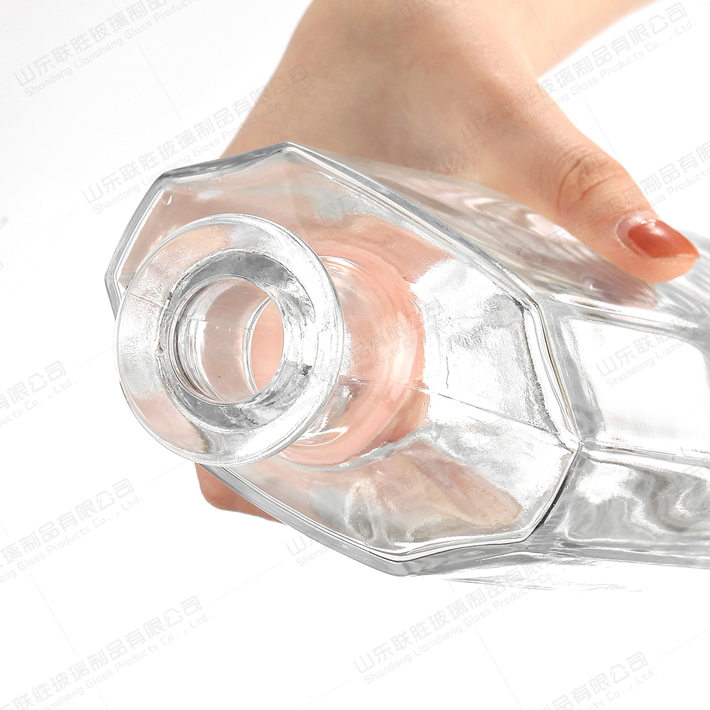 Rubber Stopper Sealing Type Octagonal Flat 750ml Glass Bottle for Wine Vodka Tequila