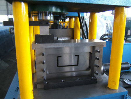 Automatically Change Size C Z Purlin Roll Forming Machine With 18 Groups Roller