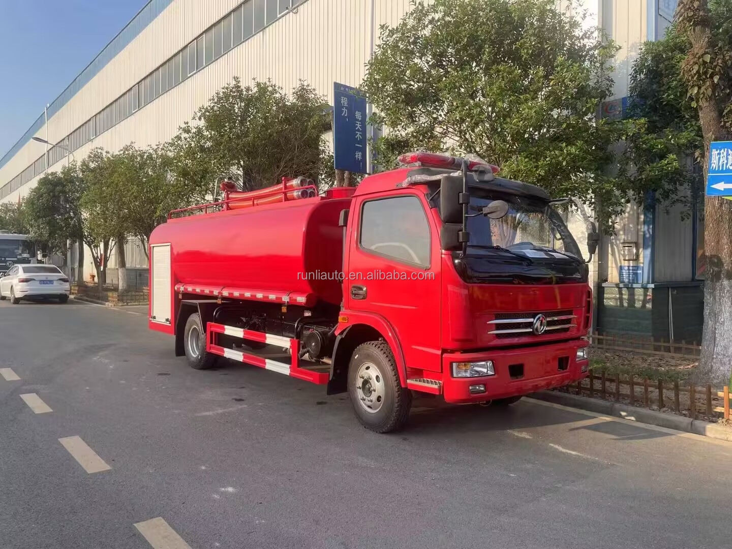 Factory DFAC DongFeng Small Fire Truck Forest Fire Fighting Water Tank Fire Truck