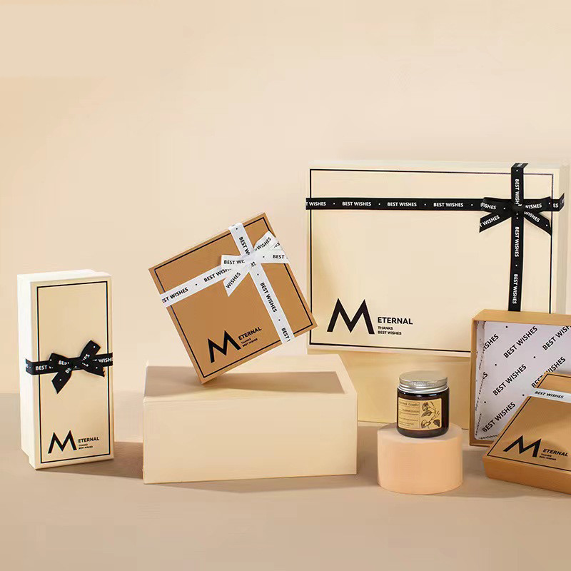 Spot UV / Varnishing Cardboard Gift Box Packaging Box With Ribbon