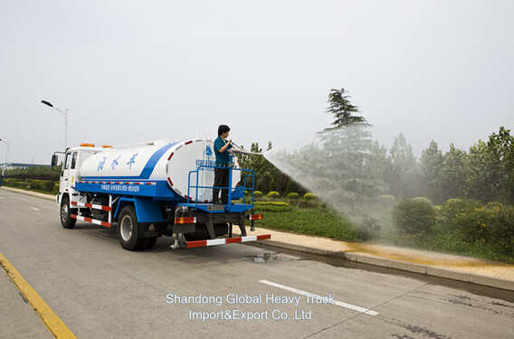 Sinotruk 3000liter Water Tanker Sprinkler Truck For Water Transporting And Road Cleaning