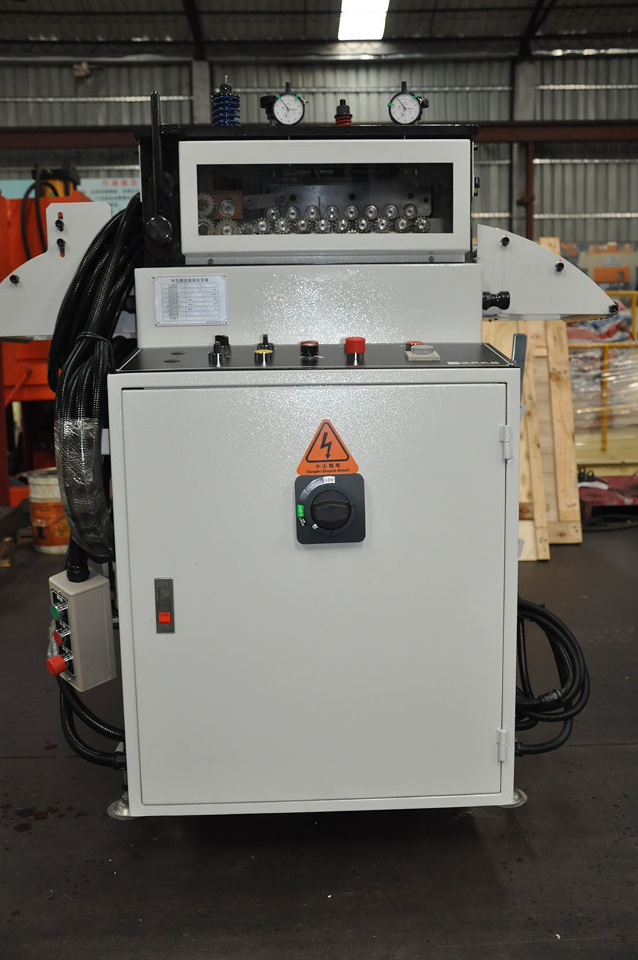 Geared Motor Driven NC Plate Leveling Machine For Straighten Aluminum Processing