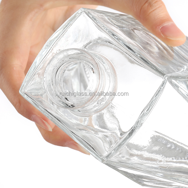 Customized Super Flint Glass Whisky Brandy Spirit Bottle for Home Bar Custom Make
