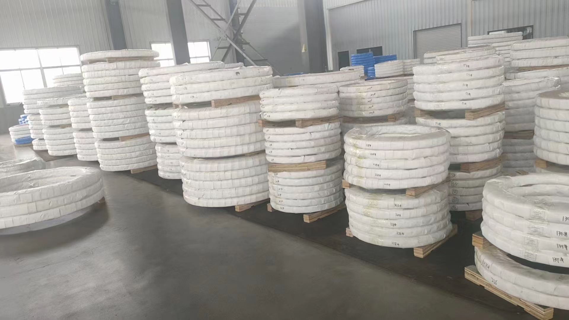 RCV185 Slewing Ring for Excavator Model ISO9001 Certified Tower Crane Slewing Bearing