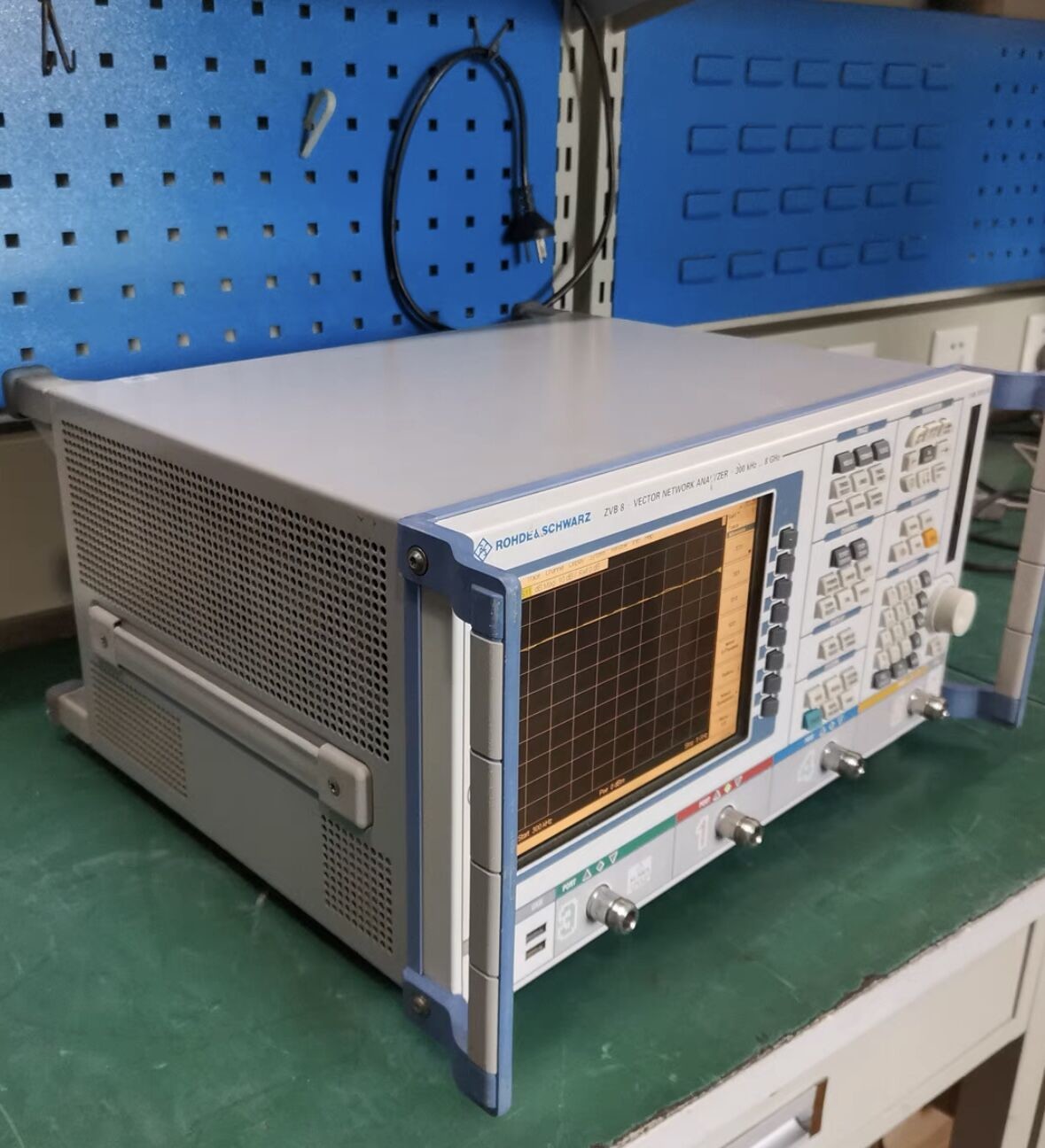 Rohde and Schwarz ZVB8 Vector network analyzer 2 and 4-ports Multipurpose