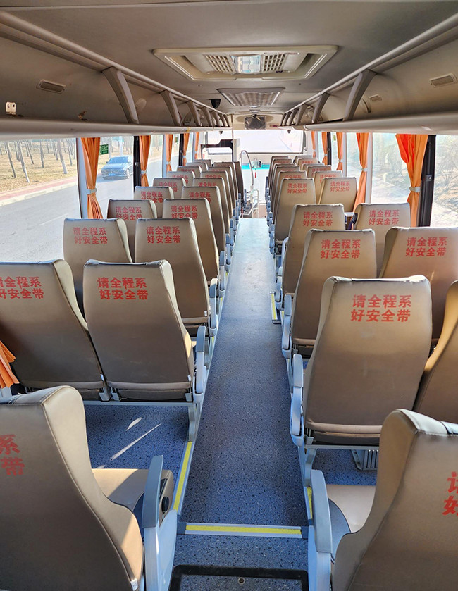 54 Seats Kinglong Used Travel Coach Bus Second Hand Good Condition Luxury 132KW