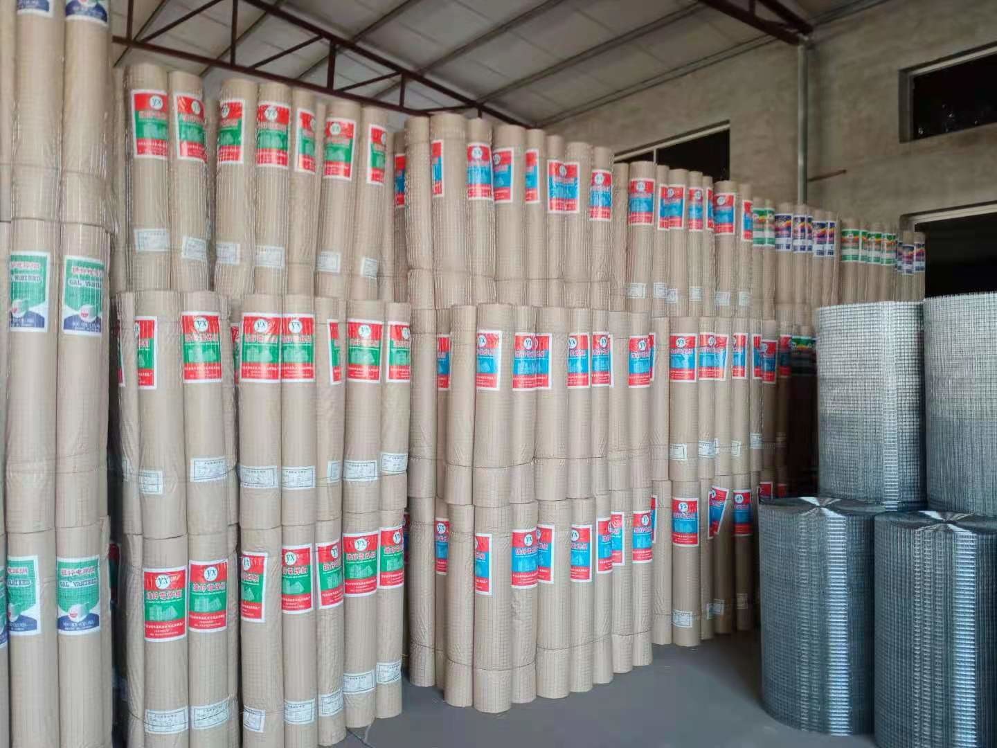 Silver Color 0.5mm Galvanized Welded Wire Mesh Rolls For Cages And Fence