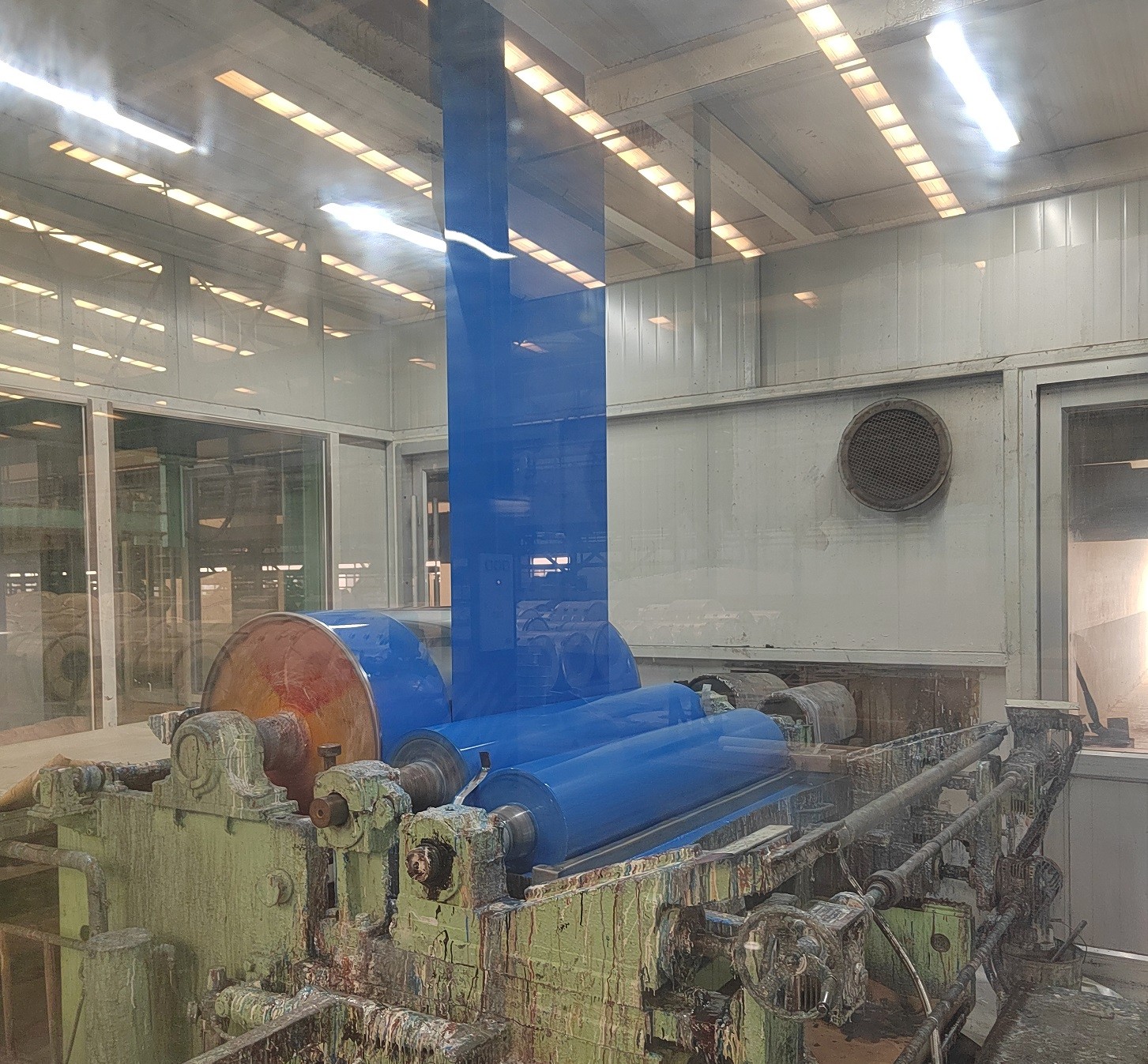 PVDF valspar Z275gColor Coated Steel Coil G550 Pre-Painted Galvanized Steel Sheet 30 Years Warranty high end project use