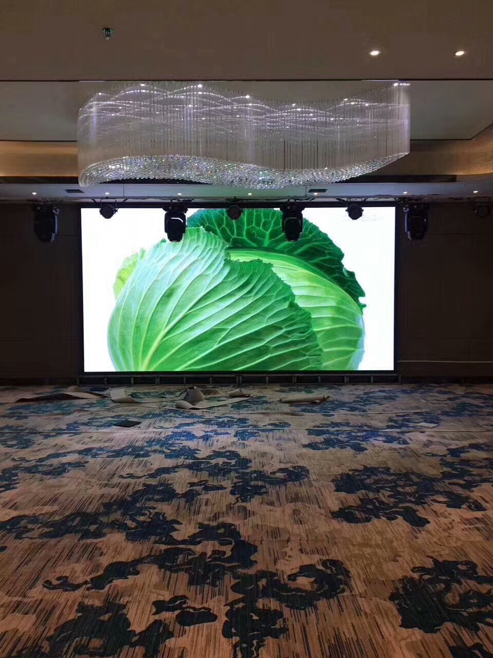 Custom 1920Hz Indoor Led Display Screen P1.8 P2 P2.5 P3 P4 1000cd/sqm