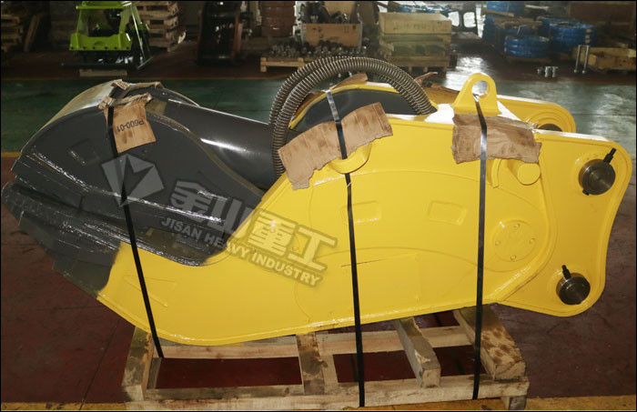 Speed Up Valve Hydraulic Concrete Pulverizer , Komatsu PC220 Pulverizer Attachment
