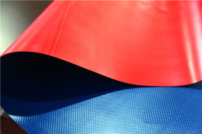 Glossy Waterproof PVC Tarpaulin Roll 550gsm 2m Hot And Cold Resistance