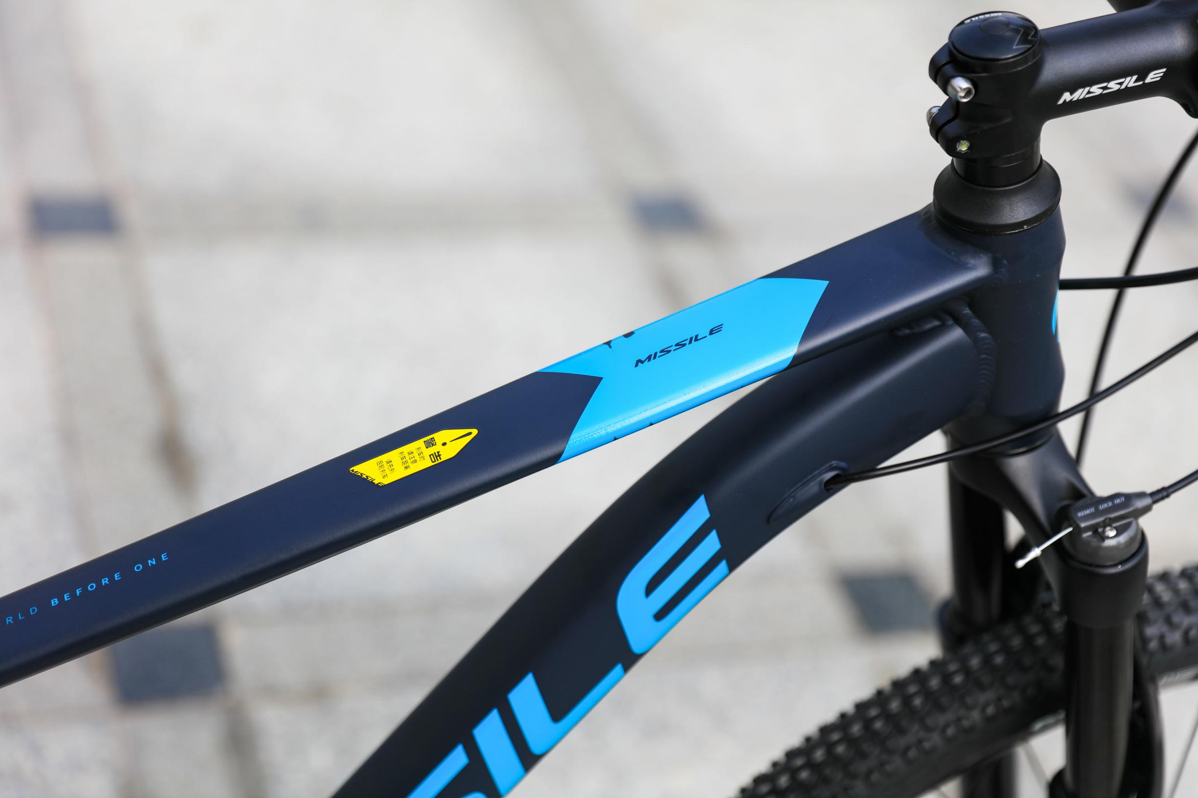 27.5 Inches Mountain Bike with Hydraulic Disc Braking System and Lightweight Design