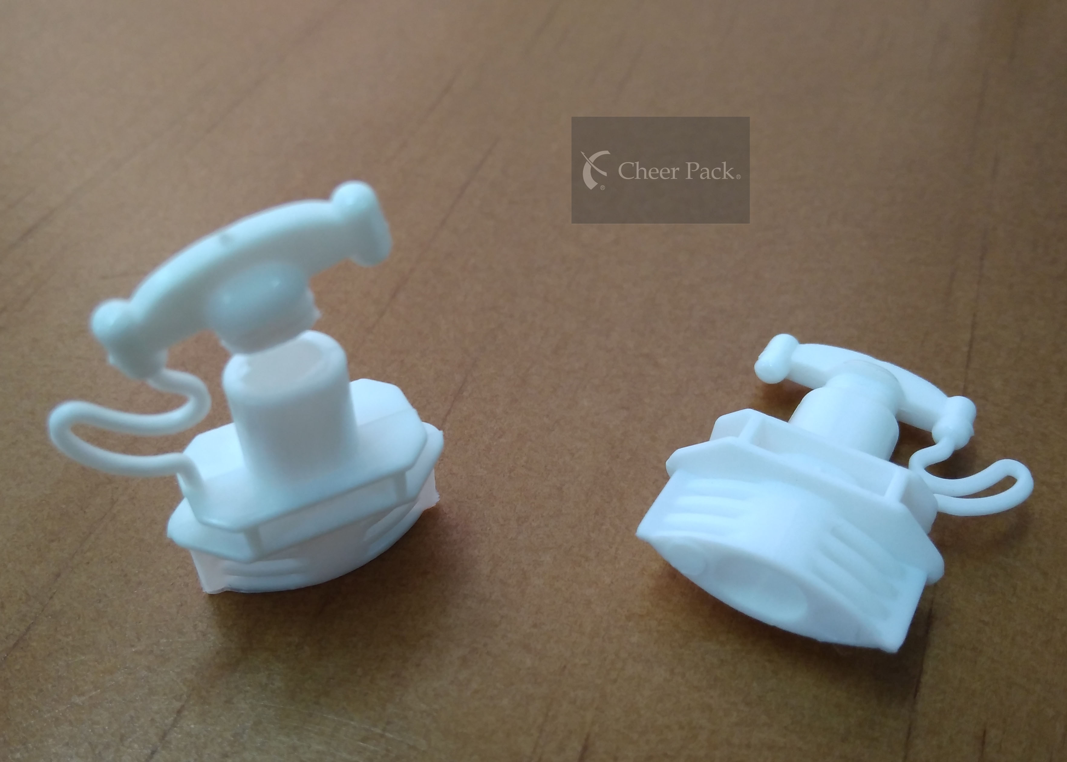 Safety Baby Food Pouch Caps Twist Off Style With 0.8*0.6cm External Size